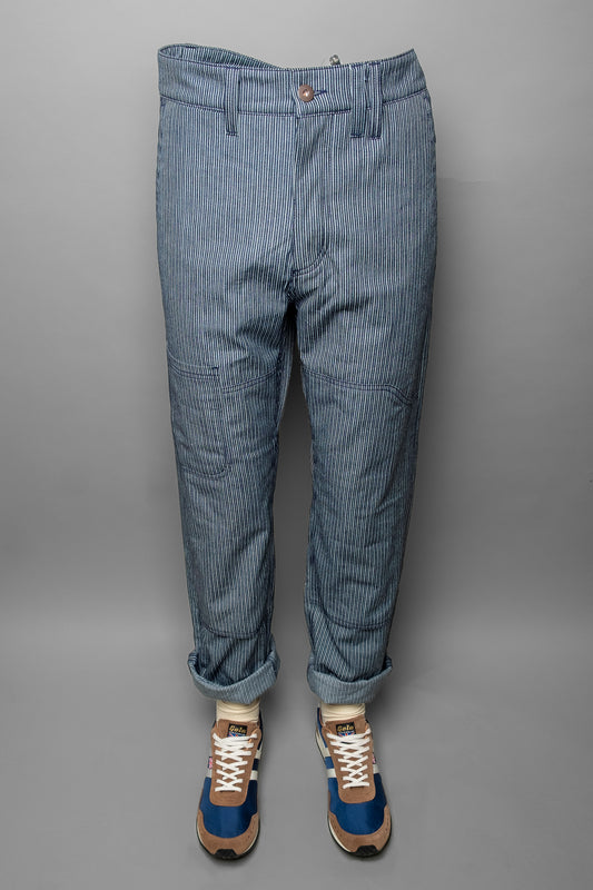 BLAUMANN - STRANDHOSE. Diese leichte Hose aus hochwertigem Hickory Streifen Gewebe ist ein moderner Klassiker. Sie besticht durch eine Vielzahl an praktischen Taschen und stylishen Details. Genau richtig für Deinen coolen Look.  100% Baumwolle 6,75oz.