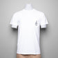 Das LOSER MACHINE - NEW OG T-Shirt ist aus 100% Baumwolle für eine bequeme Passform gefertigt. Es verfügt über einen großen Logodruck auf dem Rücken und einen kleinen Druck auf der linken Brust in Schwarz, jeweils auf weißem Stoff. Erfreuen Sie sich an einem bequemen, auffälligen T-Shirt, das sowohl mit sportlichem als auch mit lässigem Stil kombiniert werden kann.